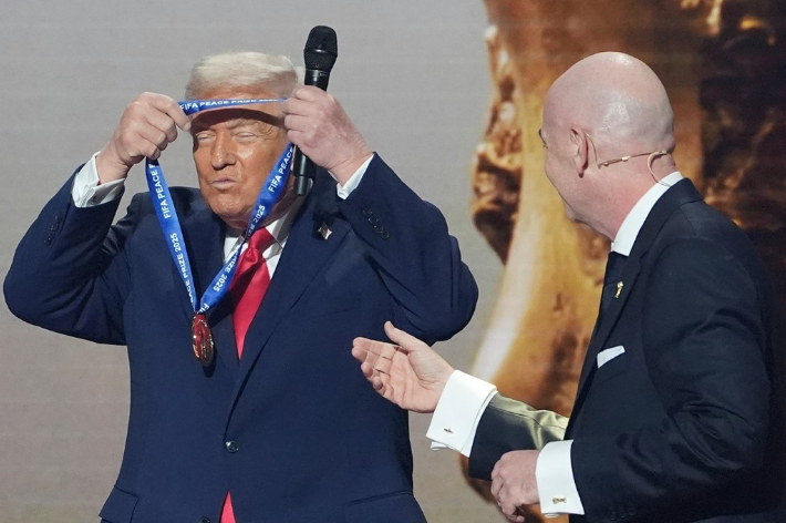 미국 도널드 트럼프 대통령(왼쪽)과 FIFA 잔니 인판티노 회장. 연합뉴스 