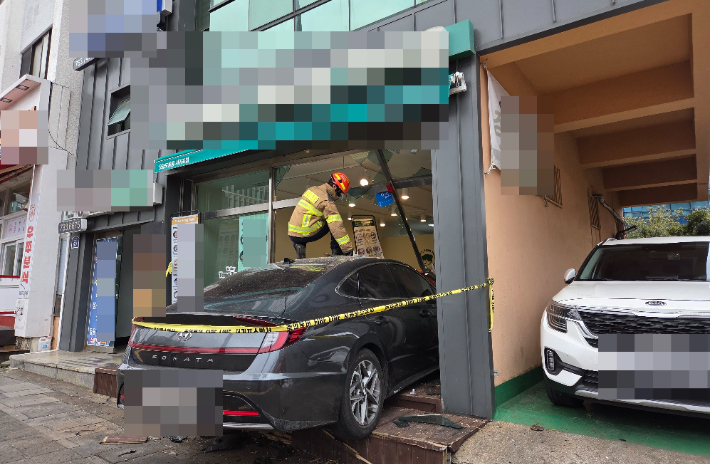 26일 서귀포시 중앙로터리에서 발생한 차량 돌진사고. 제주소방안전본부 제공