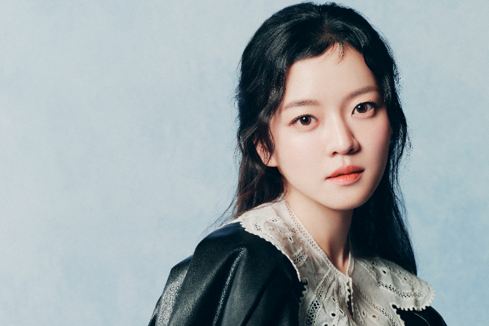 고아성은 가장 애정가는 장면으로 엔딩 신을 꼽았다. 그는 "저도 먼저 보낸 영혼들이 있는데 그런 그들을 다시 만날 때 어떤 얼굴을 하고 있을지 상상하며 만든 장면이라 뜻깊었다"며 "경기도 남양주에서 촬영했다"고 밝혔다. 넷플릭스 제공