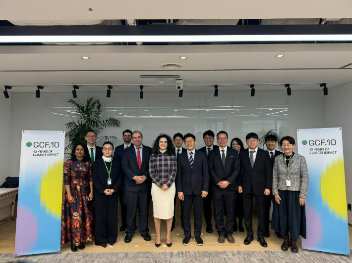 재정경제부는 지난 27일 오전 서울 GCF 사무소에서 GCF와 제1차 한–GCF 연례협의를 개최했다고 2일 밝혔다. 제정경제부 제공