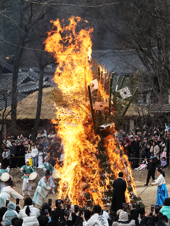 정월대보름 달집태우기 행사. 연합뉴스