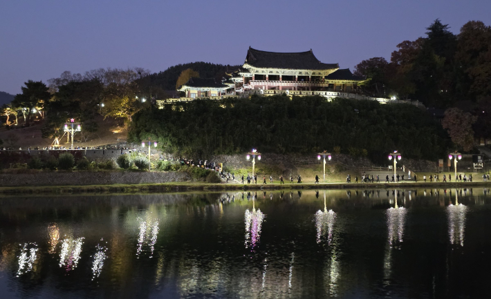 2025년 열린 제2회 나이트 런 앤 워크 인 밀양 행사 모습. 밀양시 제공 