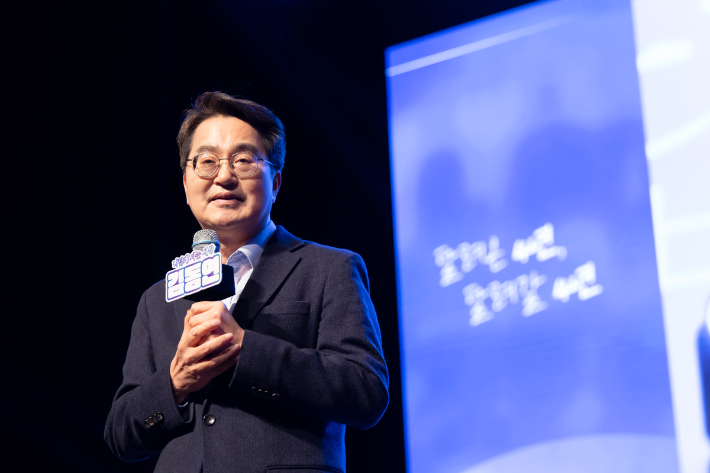 김동연 경기지사가 2일 경기 수원시 경기아트센터에서 열린 자신의 출판기념회 '나답게 사는 세상 – 김동연의 경기도 비전'에서 발언하는 모습. 경기도 제공