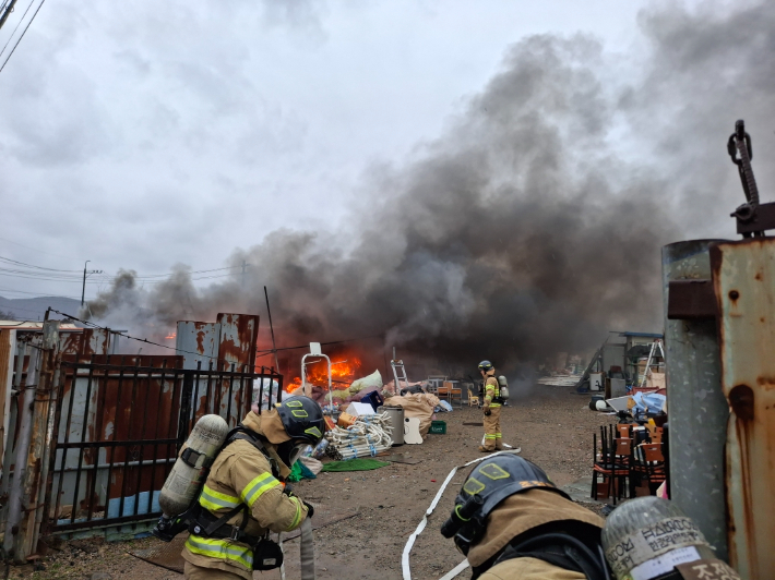 경주시 천북면 자원 재활용시설 화재. 경북소방본부 제공
