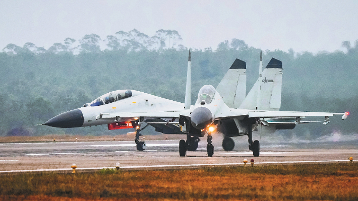 최근 중국 공군 모 부대에서 실시한 비행 훈련 모습. 중국 국방부 홈페이지 캡처