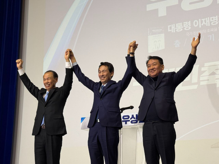 우상호 전 이재명정부 청와대 정무수석이 지난 2일 강원특별자치도 원주시에서 열린 저서 '대통령 이재명과의 동행' 출판기념회를 진행했다. 우상호 전 이재명정부 청와대 정무수석 제공