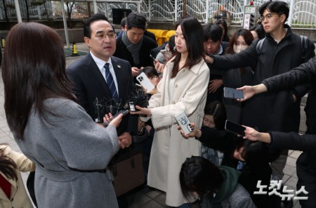 취재진 앞에 선 박홍근 기획예산처 장관 후보자