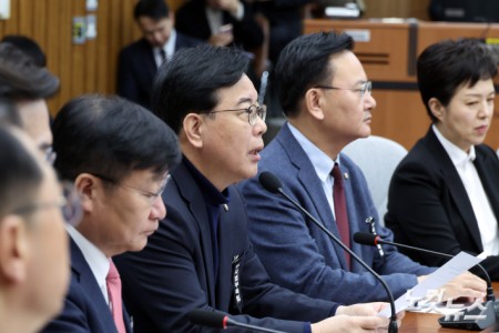 원내대책회의 발언하는 송언석