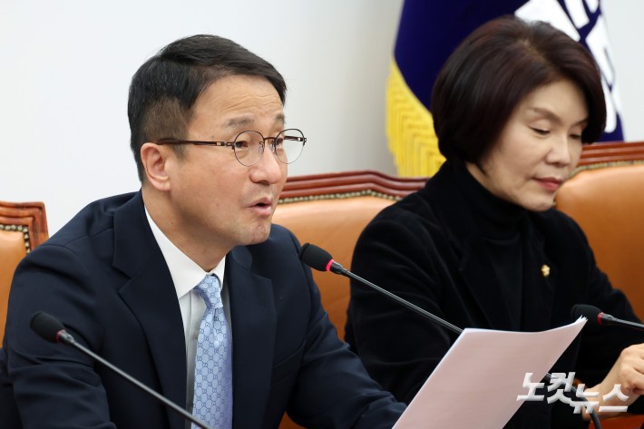 발언하는 한병도 원내대표