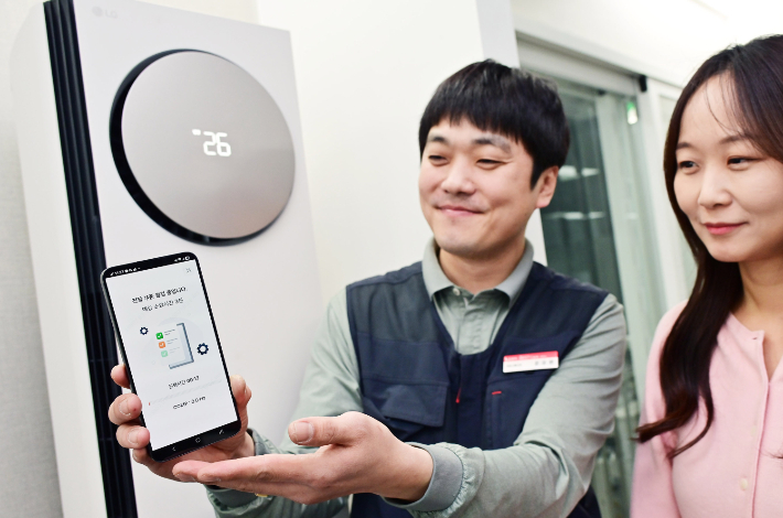 LG전자의 에어컨 사전점검 서비스는 전문 엔지니어가 직접  에어컨의 냉방 성능, 냉매 상태, 전원 및 배선 연결, 필터 및 배수 호스 위생 상태 등을 AI 기술을 활용해  점검한다. LG전자 제공