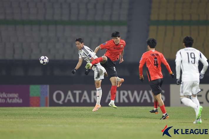 강원FC와 마치다 젤비아의 경기. 한국프로축구연맹