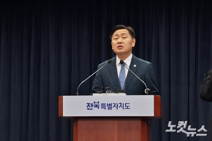 3일 오후 전북도청 기자회견장에서 김관영 전북도지사가 브리핑을 열었다. 송승민 기자