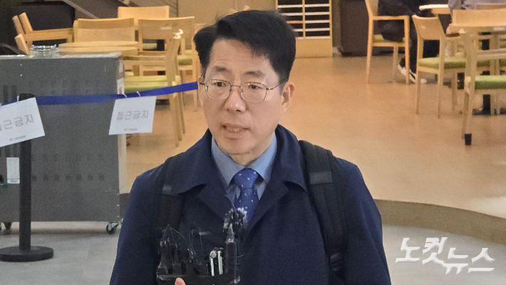 황종우 해양수산부 장관 후보자가 3일 부산항만공사에 마련한 준비사무소에 출근하며 소감을 발표하고 있다. 송호재 기자