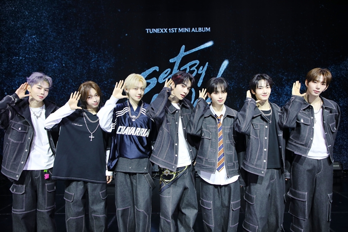 IST엔터테인먼트 신인 보이그룹 튜넥스가 3일 오후 2시 서울 광진구 예스24 라이브홀에서 데뷔 쇼케이스를 열었다. IST엔터테인먼트 제공