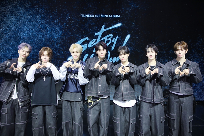 튜넥스의 데뷔곡은 일렉트로닉 힙합 장르곡 '내가 살아있다는 증거'다. IST엔터테인먼트 제공