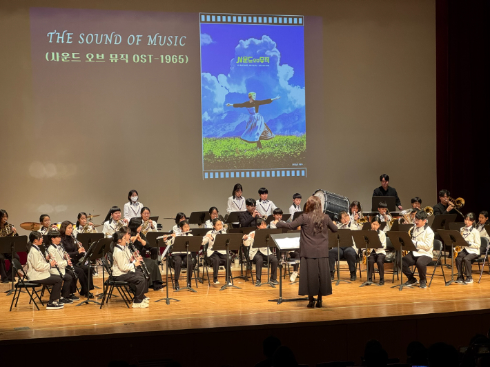 양양 한남초등학교 오케스트라 연주회. 양양군 제공