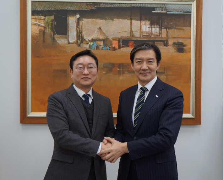 조국혁신당 명창환(왼쪽) 여수시장 예비후보와 조국혁신당 조국 대표. 명창환 예비후보 제공