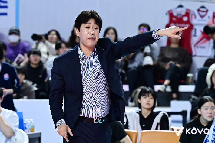 김종민 한국도로공사 감독. 한국배구연맹