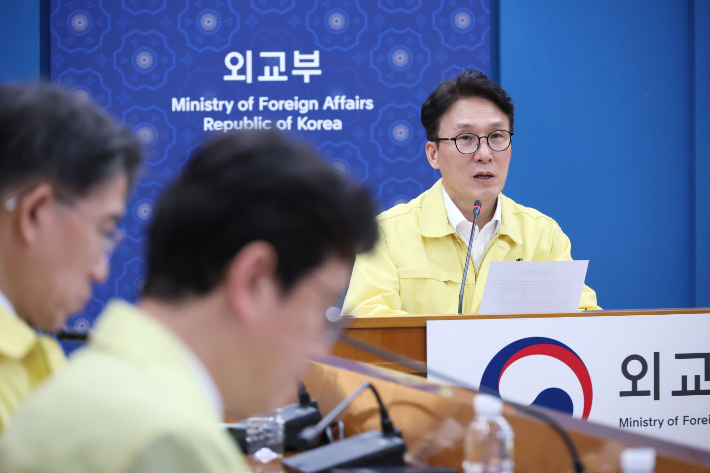 김민석 국무총리가 3일 서울 종로구 외교부 청사에서 열린 중동상황 관련 재외공관장 회의에서 발언하고 있다. 연합뉴스