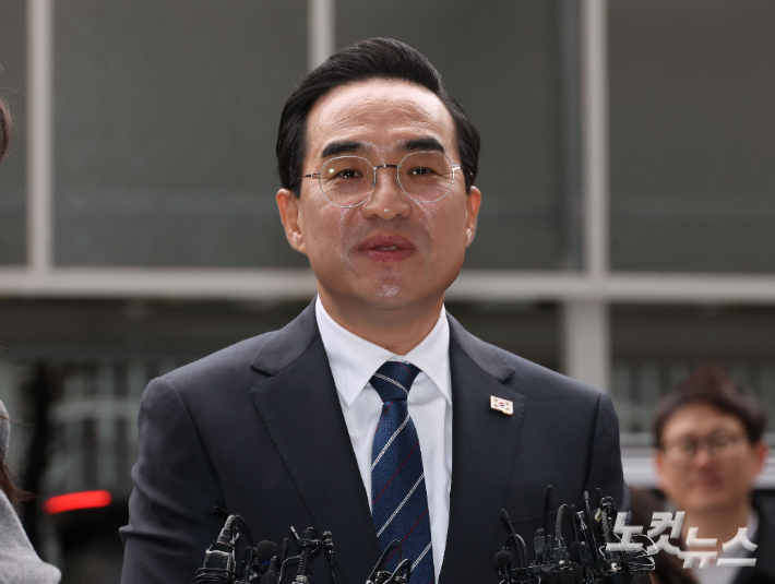 이재명 정부 초대 기획예산처 장관 후보자로 지명된 더불어민주당 박홍근 의원이 3일 서울 중구 예금보험공사에 마련된 인사청문회 준비 사무실로 출근하며 취재진의 질문에 답하고 있다. 이 대통령은 지난 2일 박 의원을 장관 후보자로 지명했다고 이규연 청와대 홍보소통수석이 브리핑을 통해 밝혔다. 지난 1월 25일 이혜훈 전 후보자의 지명을 철회한 지 36일 만이다. 황진환 기자