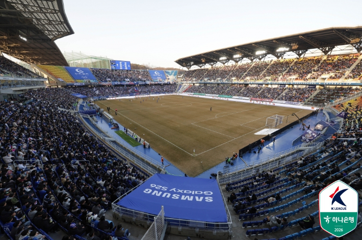 수원월드컵경기장을 가득 메운 축구 팬들. 한국프로축구연맹 제공