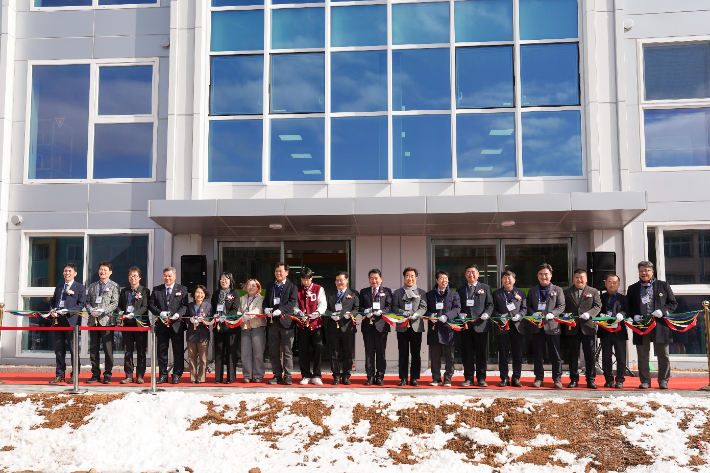 강원특별자치도교육청은 지난 3일 철원에 위치한 한국국방과학고등학교의 현판식 및 기숙소 개관식을 개최했다. 강원교육청 제공