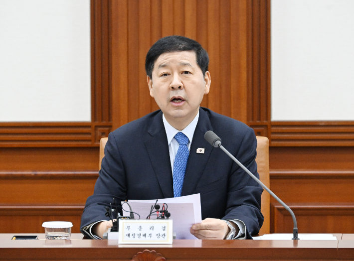 구윤철 부총리 겸 재정경제부 장관이 4일 서울 종로구 정부서울청사에서 열린 개정 노동조합법 시행 관련 관계장관회의를 주재, 모두발언을 하고 있다. 재정경제부 제공