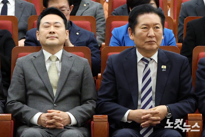 서먹한 정청래-장동혁