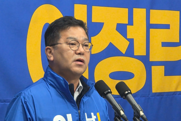 이정린 남원시장 예비후보가 4일 전북도의회에서 출마 선언을 하고 있다. 최명국 기자