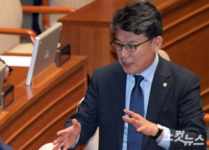 더불어민주당 진성준 의원. 윤창원 기자