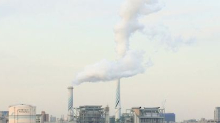 공장 굴뚝에서 뿜어져 나오는 연기. 연합뉴스