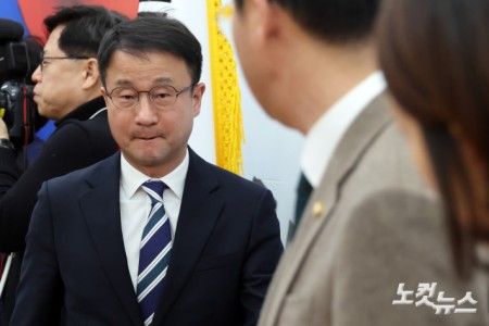 정책조정회의 참석하는 한병도