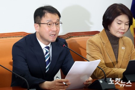 발언하는 한병도 원내대표