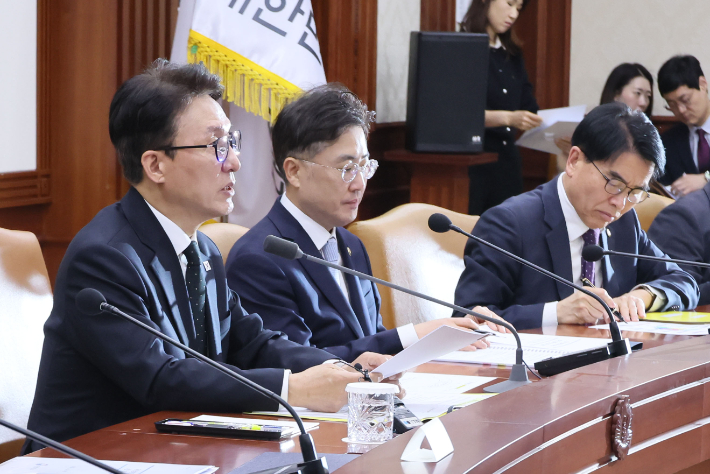 김민석 국무총리가 5일 서울 종로구 정부서울청사에서 열린 국가정책조정회의에서 발언하고 있다. 연합뉴스