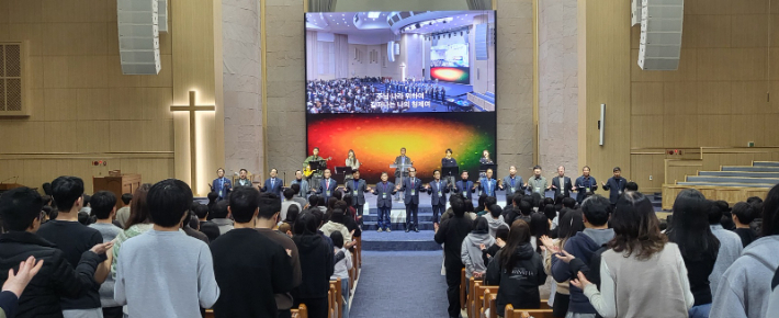 포항노회 남선교회연합회(회장 김신철 장로)임역원들의 파송의 노래. 연합회 제공