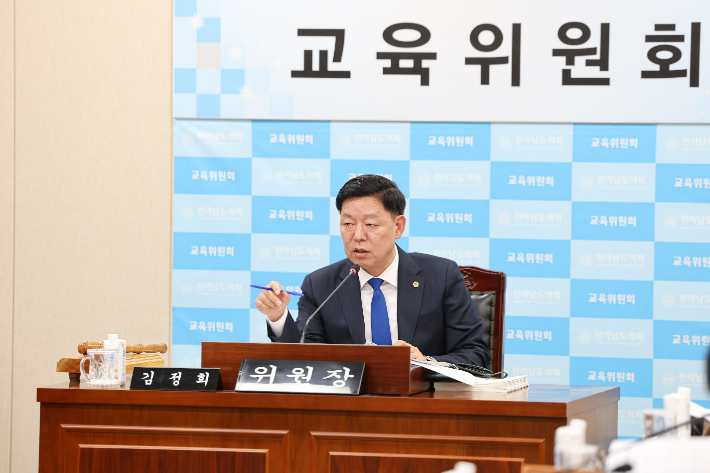 김정희 교육위원장. 전남도의회 제공