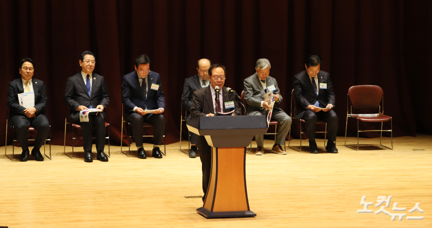 회장 주남식 장로가 인사말을 낭독하고 있다. 한세민 기자