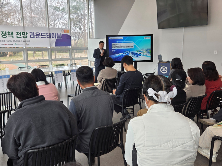 광주광역시는 5일 광주에너지파크 해담마루에서 광주지속가능발전협의회와 함께 '제7차 대자보(대중교통·자전거·보행 중심) 도시 광주 시민포럼'을 열었다. 광주시 제공