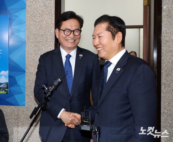 함께 웃는 정청래-송영길