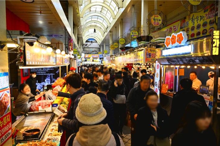 속초관광수산시장. 속초시 제공
