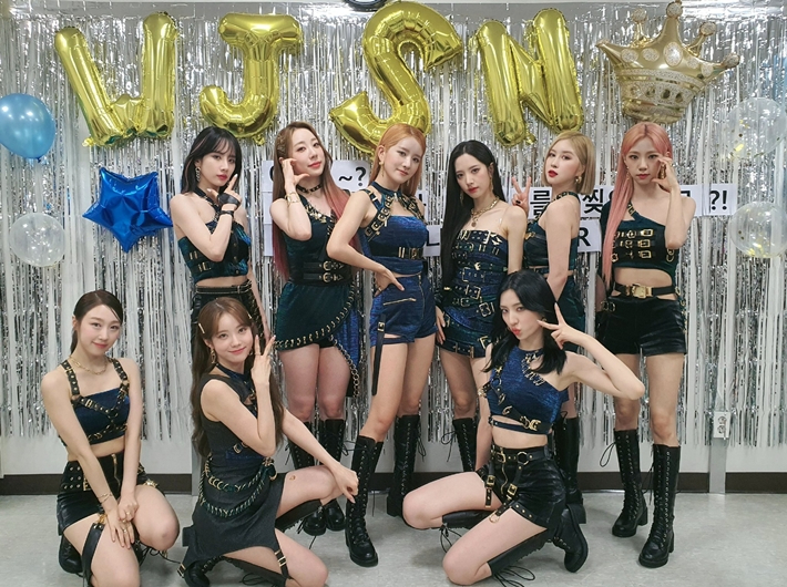 여름이 추천한 '퀸덤2' 파이널 '아우라' 무대 당시 우주소녀. 우주소녀 공식 트위터