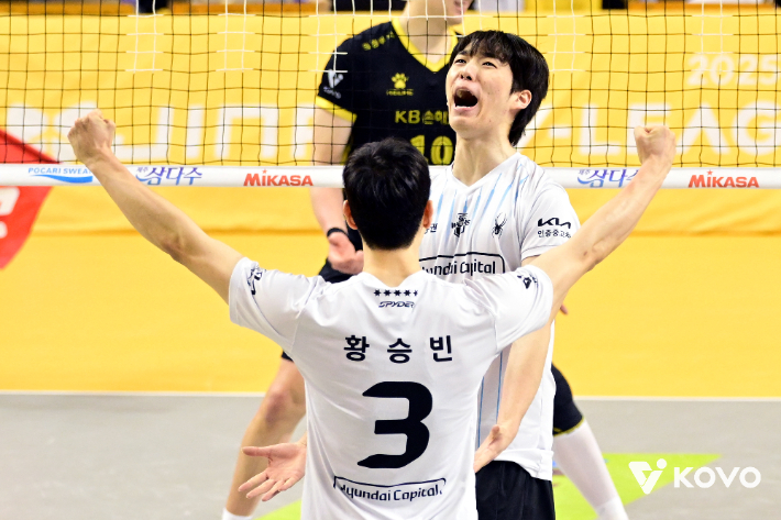 환호하는 김진영. 한국배구연맹