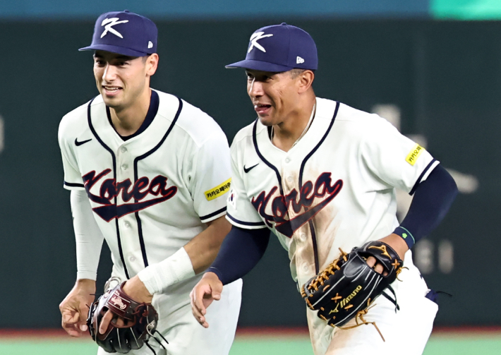 위트컴(왼쪽)과 존스. 연합뉴스