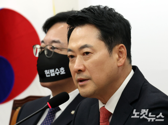 국민의힘 장동혁 대표가 5일 국회에서 열린 최고위원회의에 참석해 모두발언 하고 있다. 황진환 기자