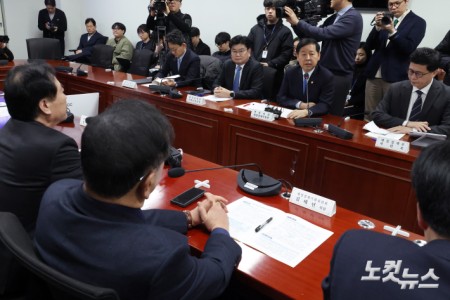 6일 서울 여의도 국회 의원회관에서 열린 중동 상황 관련 경제분야 대응방향 실무당정협의에서 구윤철 경제부총리 겸 재정경제부 장관이 발언을 하고 있다.