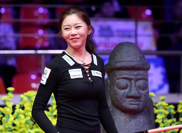 김가영이 지난해 PBA 왕중왕전에서 2년 연속 우승을 차지한 뒤 미소를 짓는 모습. PBA  