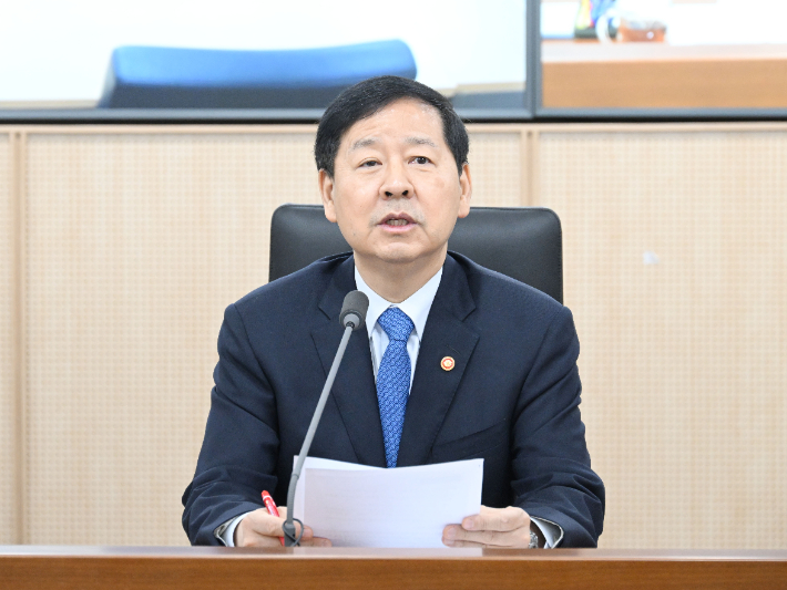 구윤철 부총리 겸 재정경제부 장관이 6일 정부세종청사에서 열린 재정경제부 확대간부회의를 주재하고 있다. 연합뉴스
