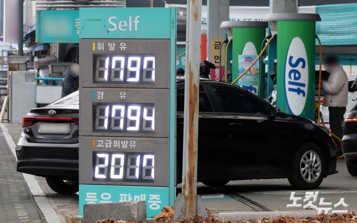 서울 휘발유값 1900원 돌파…"싼 주유소 찾아라"