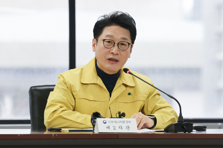 이호현 기후에너지환경부 2차관이 2일 서울 종로구 석탄회관에서 열린 중동 정세 관련 에너지상황 점검회의에서 모두발언하고 있다. 연합뉴스