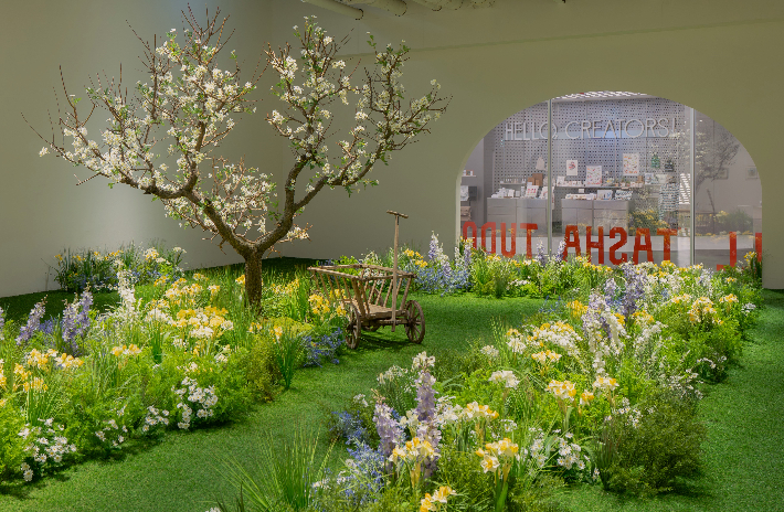 전시장에 재현한 타샤 튜더의 정원. 롯데뮤지엄 제공